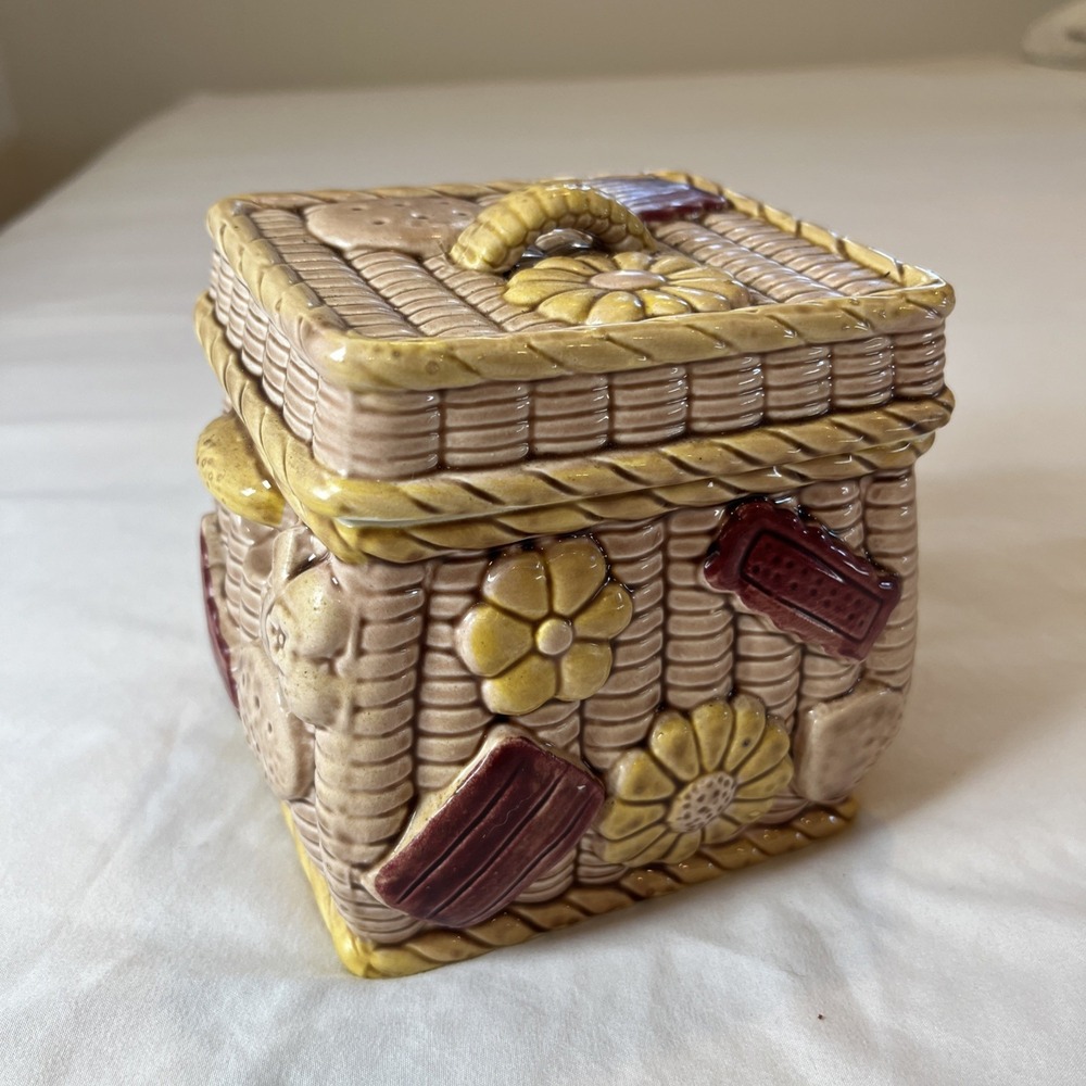 Vintage Ceramic Weaved Basket Looking‎ Biscuit Jar With Lid  5"x 4.5"